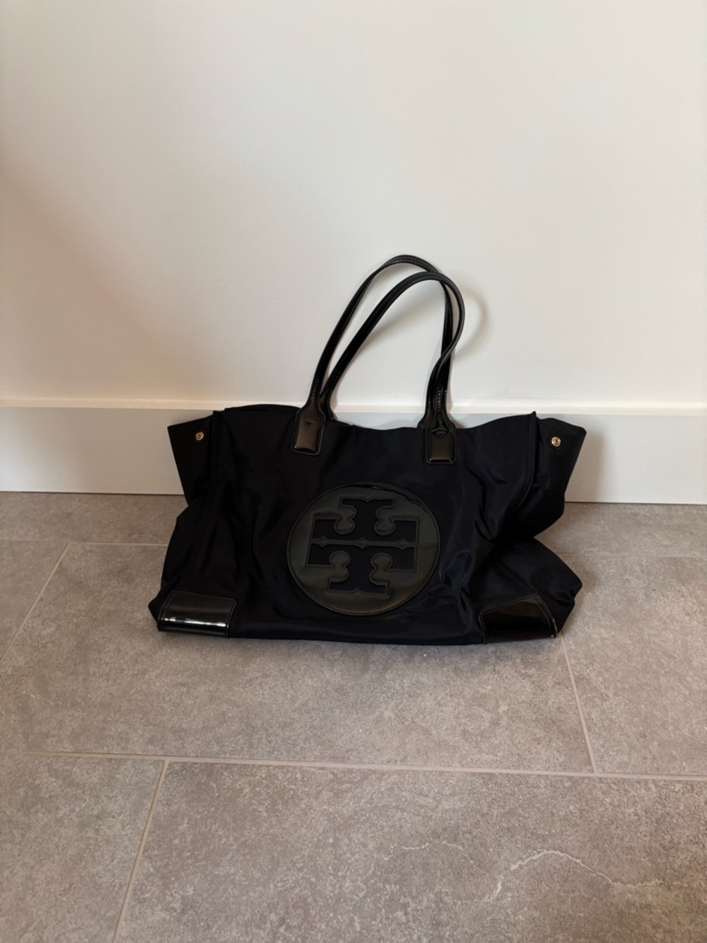 Black Women's Tory Burch Tote Bag with Glossy Logo Accent - Picture 4 of 4
